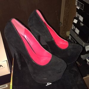 Black platform pumps